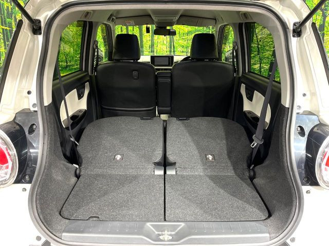 ���i�̂���������ʋ΁A���}���ɏ\���ȉ׎��X�y�[�X���m�ۂ��Ă���܂��B�Z�J���h�V�[�g��|���ƁA�傫�ȉו��̐ύڂ��\�ł���