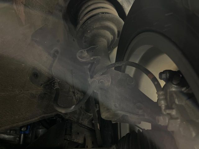 お車を安心してお乗りいただく為には、足回りの定期点検が欠かせません。サービスサポート(有償保証)では無料点検もご提供しており、安心のカーライフをお過ごしいただけるサポート体制が整っています。