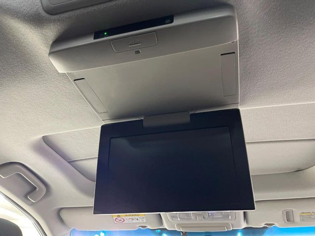 【フリップダウンモニター】家族や友人とお出かけする機会が多い方に大人気のフリップダウンモニター!大画面モニターで車内はエンタメ空間!退屈しがちな長距離ドライブも楽しい時間に変わります!