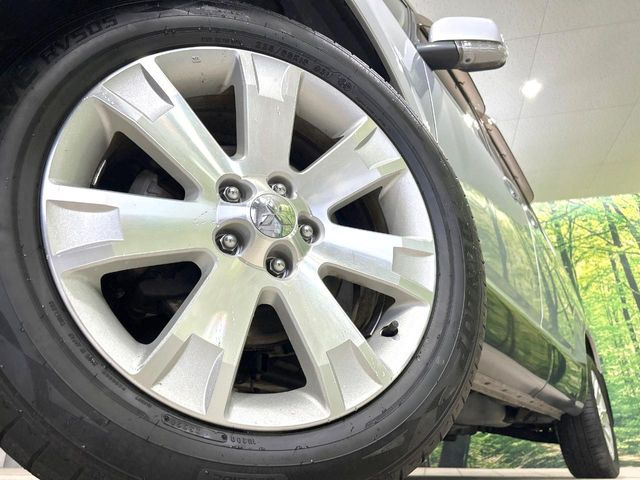 �y����18�C���`�A���~�z�C�[���z�O�ςɃ}�b�`���������A���~�z�C�[���𑕒����Ă���܂��B�e��ЊO�A���~�z�C�[����A�X�^�b�h���X�^�C�����戵�����Ă���܂��B���񂲑��k����������