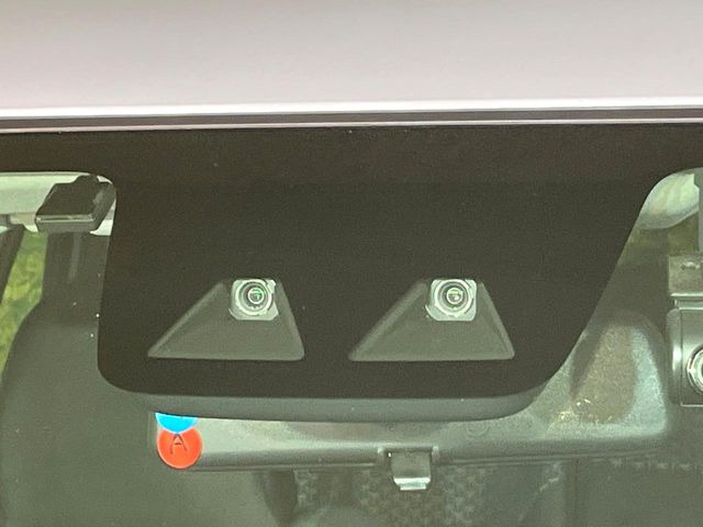 �y�X�}�[�g�A�V�X�g�z���s���ɑO���̎ԗ�����F�����A�Փ˂������Ȏ��͌x��ƃu���[�L�ŏՓˉ���Ɣ�Q�y�����A�V�X�g�B�����S�Ƀh���C�u�����y���݂��������܂��B