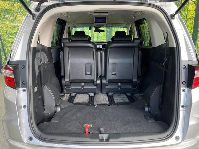 ���i�̂���������ʋ΁A���}���ɏ\���ȉ׎��X�y�[�X���m�ۂ��Ă���܂��B�Z�J���h�V�[�g��|���ƁA�傫�ȉו��̐ύڂ��\�ł���