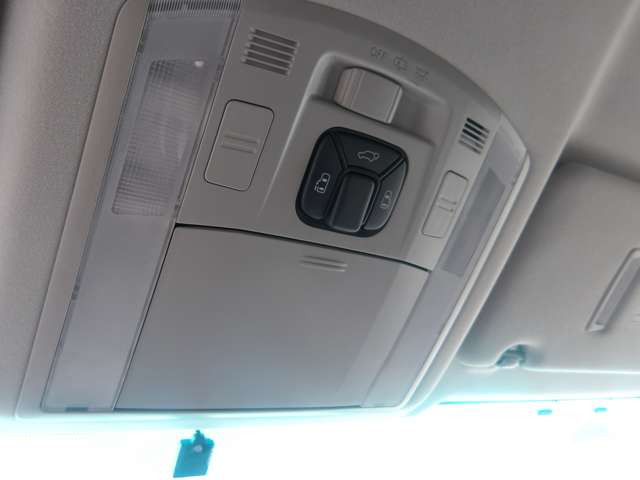 �V��ɗ����p���[�X���C�h�h�A�̃X�C�b�`��A�g�����N�̊J�X�C�b�`������̂ŉ^�]�Ȃ���y�X����\�ł�!!