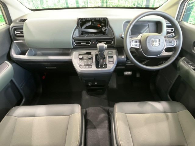 フリード1.5 e:HEV クロスター