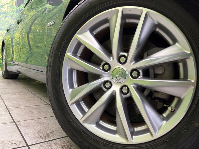 【純正17インチアルミホイール】外観にマッチした純正アルミホイールを装着しております。各種社外アルミホイールや、スタッドレスタイヤも取扱いしております。是非ご相談ください♪
