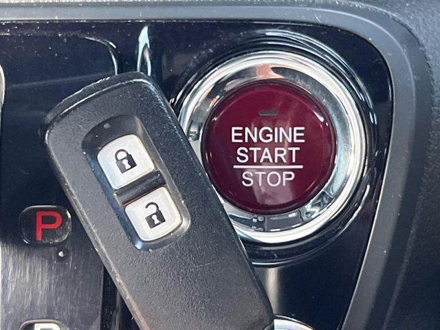 �yHonda�X�}�[�g�L�[�z�J�o����|�P�b�g�ɓ��ꂽ�܂܂ł��h�A�̎{���E�������\�ȃX�}�[�g�L�[�𑕔��B�G���W���̃I���E�I�t�����J�M�����o���K�v����������Ƃ��Ă��֗��ł���