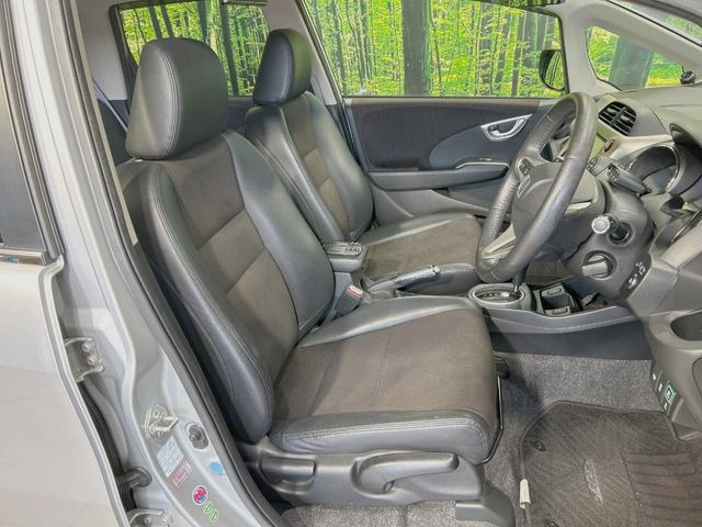 �y�n�[�t���U�[�V�[�g�z�������ƍ���S�n�𗼗������l�C�̃V�[�g���w�ʁE���ʂ̃t�@�u���b�N�f�ނ́A�ʋC���̗ǂ��⊊��ɂ����ɗD��Ă��܂��B�C���╞���ɍ��E���ꂸ���K�ɂ���肢�������܂��B