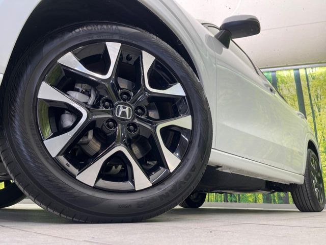 �y����18�C���`�A���~�z�C�[���z�O�ςɃ}�b�`���������A���~�z�C�[���𑕒����Ă���܂��B�e��ЊO�A���~�z�C�[����A�X�^�b�h���X�^�C�����戵�����Ă���܂��B���񂲑��k����������