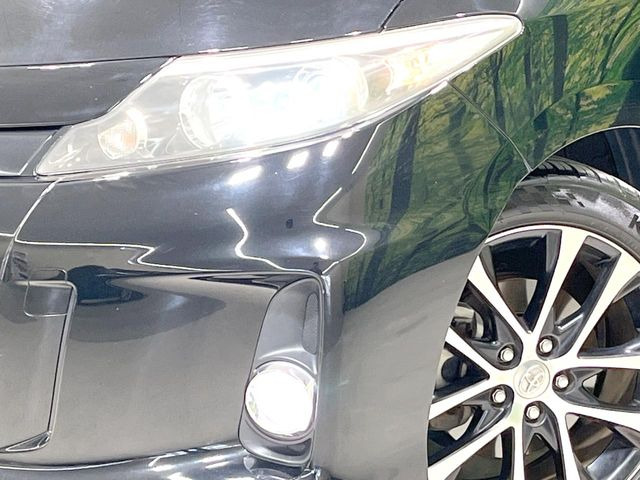 【HIDヘッドライト】悪天候や夜間走行時も良好な視界を確保し安心して運転できる高輝度LEDヘッドライトを装備!点灯速度が早く、消費電力も抑えられています。