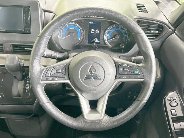 �y�����v�����X�e�A�����O�z�㎿�Ȋv���g�p���邱�ƂŁA��ɂ����������݂ƂĂ��^�]���₷���n���h���ł���