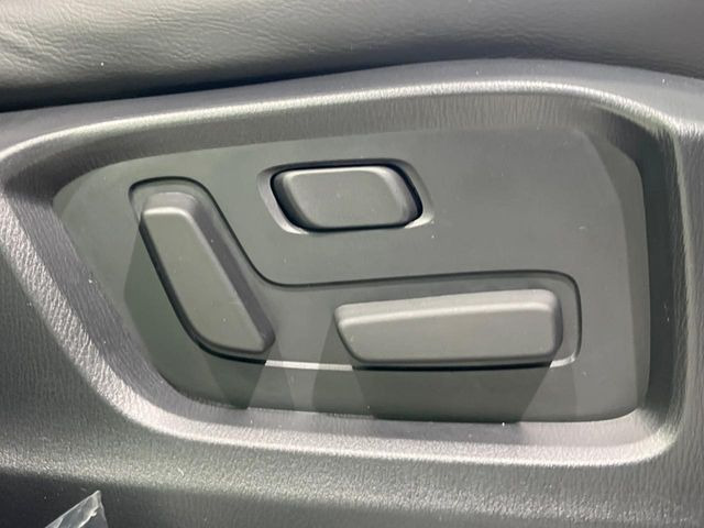 【パワーシート】スイッチ一つで簡単にシートの微調整が可能!電動だから力もいりません!快適なシートポジションにセットして、快適なドライブをお楽しみください。