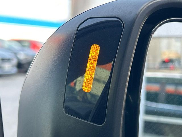 �y�����r�[�N���f�B�e�B�N�V�����z���s���A�h�A�~���[�̎��p�ɂȂ�₷���ӏ��Ɍ㑱�Ԃ��ڋ߂���ƃT�C�h�~���[�t�߂Ɍx����\���A�h���C�o�[�ɒ��ӊ��N�ƁA����̍ۂ̓n���h��������A�V�X�g�����܂��B