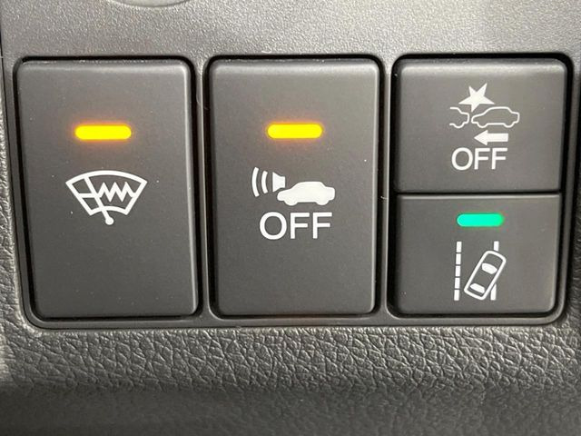 �y�z���_�Z���V���O�z���s���ɑO���̎ԗ�����F�����A�Փ˂������Ȏ��͌x��ƃu���[�L�ŏՓˉ���Ɣ�Q�y�����A�V�X�g�B�����S�Ƀh���C�u�����y���݂��������܂��B