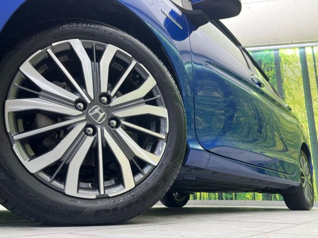 �y����16�C���`�A���~�z�C�[���z�O�ςɃ}�b�`���������A���~�z�C�[���𑕒����Ă���܂��B�e��ЊO�A���~�z�C�[����A�X�^�b�h���X�^�C�����戵�����Ă���܂��B���񂲑��k����������