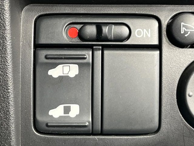 �y�p���[�X���C�h�h�A�z�X�}�[�g�L�[��^�]�Ȃ̃X�C�b�`�ŃX���C�h�h�A�̊J���\���d��������͂����ăh�A���J����K�v�������A���������q�l�ł��A�d���ו��������Ă��鎞�����N�ɊJ���߂ł��܂���