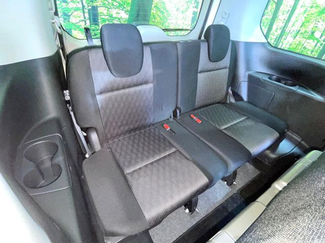 3列目シートはもちろん状態良好☆大人でもゆったりと座って頂けますので、大人数でのお出かけもラクラクです♪ご家族で、気の知れた仲間で、ドライブに行くのが楽しみですね♪