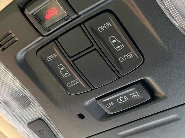 【両側パワースライドドア】スマートキーや運転席のスイッチで後席両側スライドドアの開閉が可能♪電動だから力を入れてドアを開ける必要がありません。