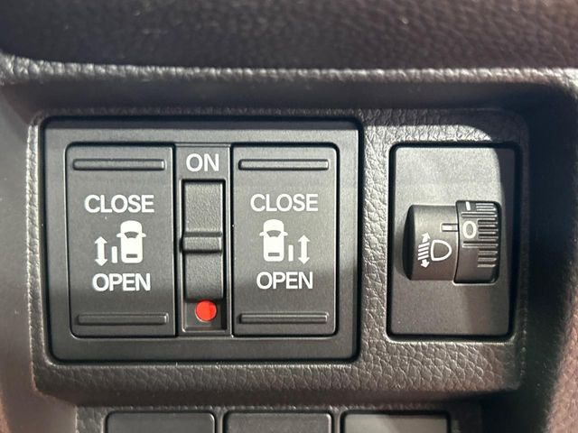 �y�����p���[�X���C�h�h�A�z�X�}�[�g�L�[��^�]�Ȃ̃X�C�b�`�Ō�ȗ����X���C�h�h�A�̊J���\���d��������͂����ăh�A���J����K�v�������A�����Ȃ��q�l�ł��ȒP�ɊJ���߂ł����K�ł���