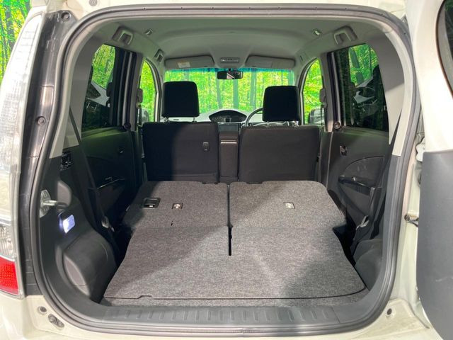 ���i�̂���������ʋ΁A���}���ɏ\���ȉ׎��X�y�[�X���m�ۂ��Ă���܂��B�Z�J���h�V�[�g��|���ƁA�傫�ȉו��̐ύڂ��\�ł���