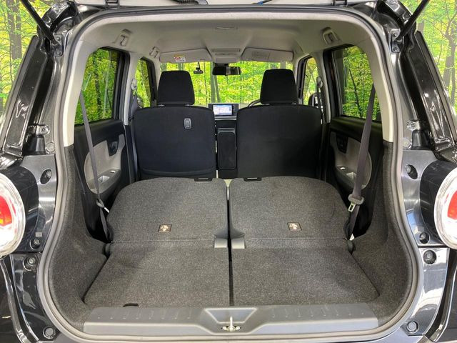 ���i�̂���������ʋ΁A���}���ɏ\���ȉ׎��X�y�[�X���m�ۂ��Ă���܂��B�Z�J���h�V�[�g��|���ƁA�傫�ȉו��̐ύڂ��\�ł���