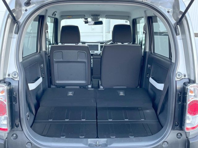 ���i�̂���������ʋ΁A���}���ɏ\���ȉ׎��X�y�[�X���m�ۂ��Ă���܂��B�Z�J���h�V�[�g��|���ƁA�傫�ȉו��̐ύڂ��\�ł���