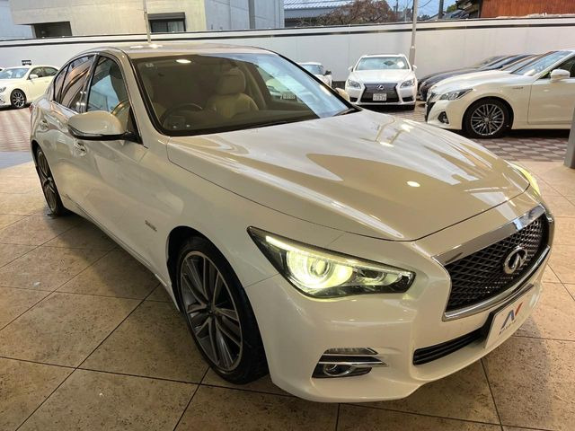 高透明度のガラス皮膜で撥水はもちろん、上質なツヤ・光沢を実現。紫外線や酸性雨から大切な愛車を保護し、色あせ・劣化を防止。「弾スプラッシュコート」、「弾プリミッサコート」からお選びいただけます。