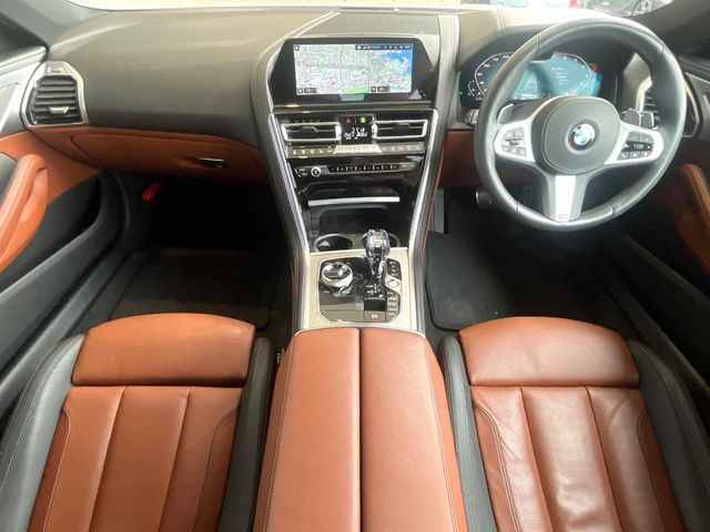 8シリーズM850i xドライブ 4WD