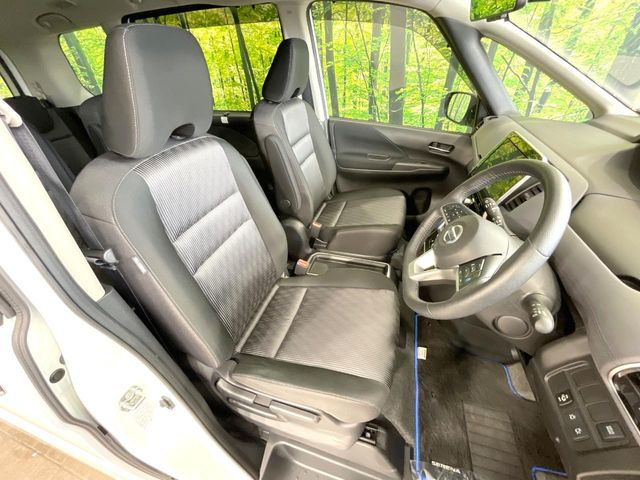 運転席シート廻りは使用感も少なく、良好な状態となっています。丁寧に使われていたことがよくわかりますね。