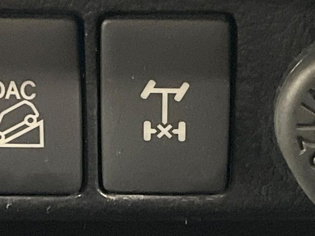 �y���A�f�t���b�N�z���H��ᓹ�ȂǂŎԂ��X�^�b�N�����ꍇ�ł��A�^�C���̋�]��}�����E�o���₷������f�t���b�N�𑕔��B�ϐ�n��I�t���[�h�ł̎g�p���������ɂ��X�X���̈��ł���