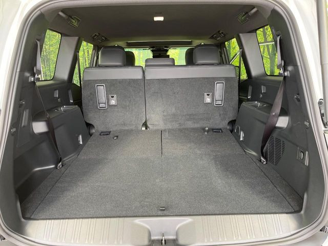 ���i�̂���������ʋ΁A���}���ɏ\���ȉ׎��X�y�[�X���m�ۂ��Ă���܂��B�Z�J���h�V�[�g��|���ƁA�傫�ȉו��̐ύڂ��\�ł���