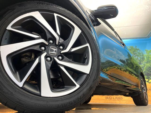 �y����18�C���`�A���~�z�C�[���z�O�ςɃ}�b�`���������A���~�z�C�[���𑕒����Ă���܂��B�e��ЊO�A���~�z�C�[����A�X�^�b�h���X�^�C�����戵�����Ă���܂��B���񂲑��k����������