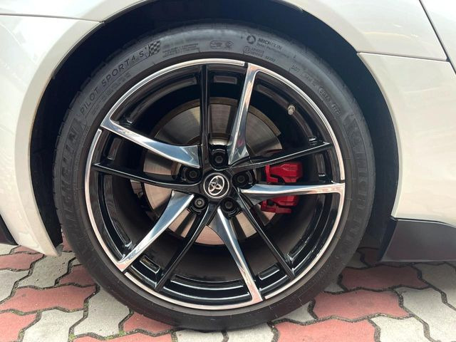 �y����19�C���`�A���~�z�C�[���z�O�ςɃ}�b�`���������A���~�z�C�[���𑕒����Ă���܂��B�e��ЊO�A���~�z�C�[����A�X�^�b�h���X�^�C�����戵�����Ă���܂��B���񂲑��k����������