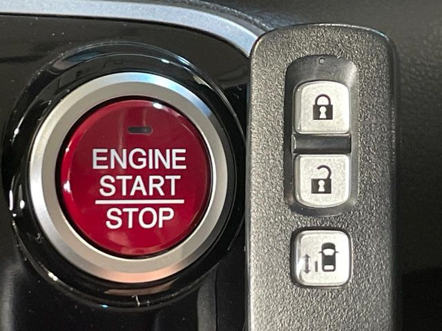 �yHonda�X�}�[�g�L�[�z�J�o����|�P�b�g�ɓ��ꂽ�܂܂ł��h�A�̎{���E�������\�ȃX�}�[�g�L�[�𑕔��B�G���W���̃I���E�I�t�����J�M�����o���K�v����������Ƃ��Ă��֗��ł���