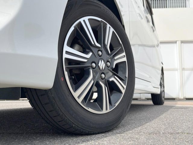 �y����15�C���`�A���~�z�C�[���z�O�ςɃ}�b�`���������A���~�z�C�[���𑕒����Ă���܂��B�e��ЊO�A���~�z�C�[����A�X�^�b�h���X�^�C�����戵�����Ă���܂��B���񂲑��k����������