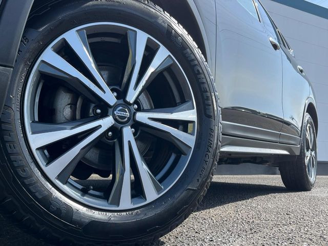 �y����18�C���`�A���~�z�C�[���z�O�ςɃ}�b�`���������A���~�z�C�[���𑕒����Ă���܂��B�e��ЊO�A���~�z�C�[����A�X�^�b�h���X�^�C�����戵�����Ă���܂��B���񂲑��k����������