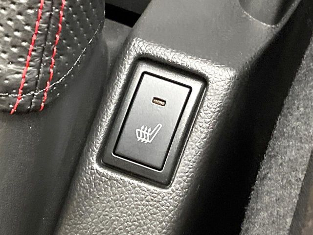 【シートヒーター】寒い日に重宝するシートヒーター!エアコンより早く温まってくれるので寒がりの人も安心ですね♪エアコンの温風は乾燥するから苦手、という方にもをおすすめです。