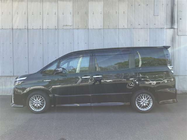 ヴォクシー1.8 ハイブリッド ZS 煌