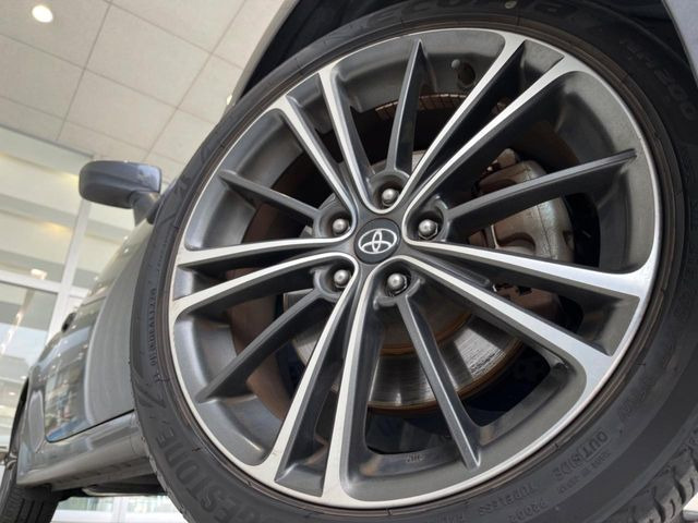 �y����17�C���`�A���~�z�C�[���z�O�ςɃ}�b�`���������A���~�z�C�[���𑕒����Ă���܂��B�e��ЊO�A���~�z�C�[����A�X�^�b�h���X�^�C�����戵�����Ă���܂��B���񂲑��k����������