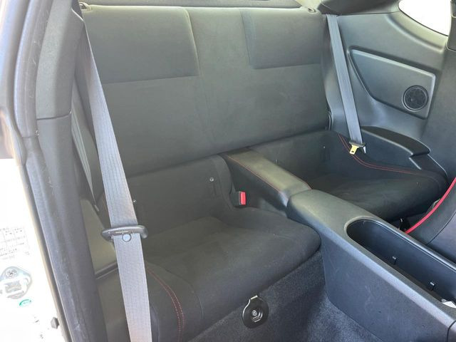 ���i�̂���������ʋ΁A���}���ɏ\���ȉ׎��X�y�[�X���m�ۂ��Ă���܂��B