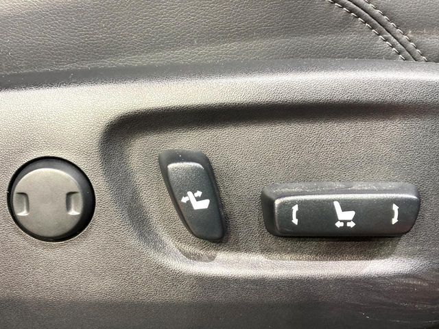 【パワーシート】スイッチ一つで簡単にシートの微調整が可能!電動だから力もいりません!快適なシートポジションにセットして、快適なドライブをお楽しみください。