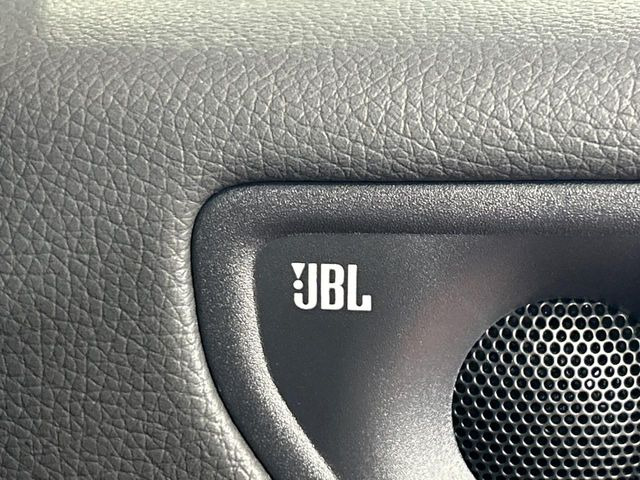 �yJBL�T�E���h�V�X�e���z���[�J�[�I�v�V�����̍��i�ʃT�E���h�V�X�e���𓋍ځB��p�̃`���[�j���O���{���ꂽ�召�l�X�ȃX�s�[�J�[����ǎ��ȃT�E���h���t�ł��A�Տꊴ���ӂ�鉹����Ԃ����o���܂��B