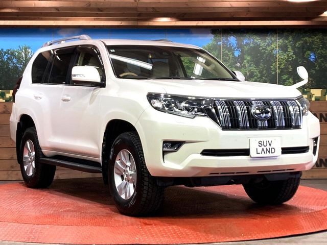 高透明度のガラス皮膜で撥水はもちろん、上質なツヤ・光沢を実現。紫外線や酸性雨から大切な愛車を保護し、色あせ・劣化を防止。「弾スプラッシュコート」、「弾プリミッサコート」からお選びいただけます。