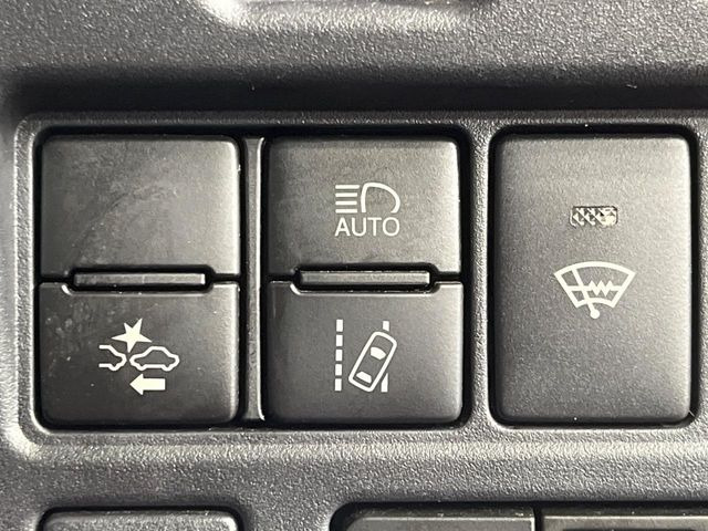 �y�g���^�Z�[�t�e�B�Z���XC�z���s���ɑO���̎ԗ�����F�����A�Փ˂������Ȏ��͌x��ƃu���[�L�ŏՓˉ���Ɣ�Q�y�����A�V�X�g�B�����S�Ƀh���C�u�����y���݂��������܂��B