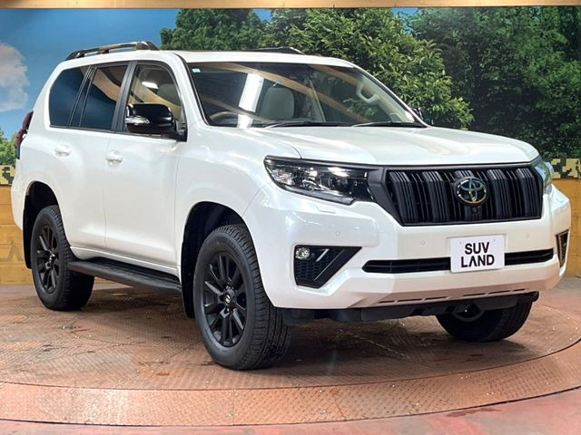 高透明度のガラス皮膜で撥水はもちろん、上質なツヤ・光沢を実現。紫外線や酸性雨から大切な愛車を保護し、色あせ・劣化を防止。「弾スプラッシュコート」、「弾プリミッサコート」からお選びいただけます。