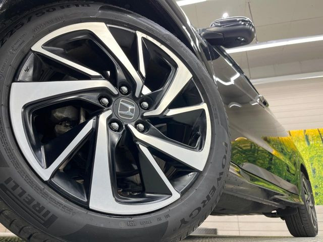 【純正アルミホイール】外観にマッチした純正アルミホイールを装着しております。各種社外アルミホイールや、スタッドレスタイヤも取扱いしております。是非ご相談ください♪