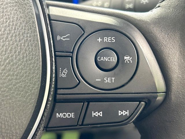 【レーダークルーズコントロール】高速道路での長距離走行が楽に!!自動で速度を保つクルーズコントロールが、衝突軽減システムと連携し、前方の車両を感知して車間を保つように速度調節してくれます!!