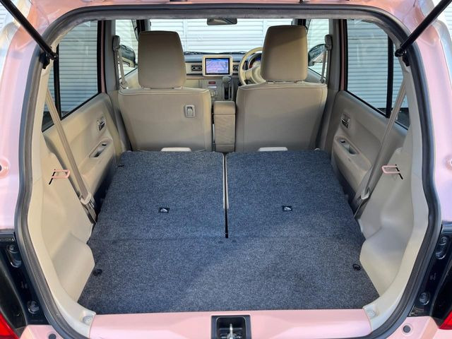 ���i�̂���������ʋ΁A���}���ɏ\���ȉ׎��X�y�[�X���m�ۂ��Ă���܂��B�Z�J���h�V�[�g��|���ƁA�傫�ȉו��̐ύڂ��\�ł���