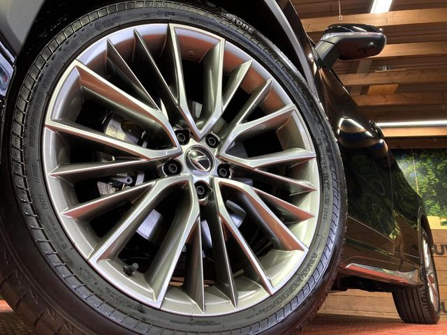 �y����20�C���`�A���~�z�C�[���z�O�ςɃ}�b�`���������A���~�z�C�[���𑕒����Ă���܂��B�e��ЊO�A���~�z�C�[����A�X�^�b�h���X�^�C�����戵�����Ă���܂��B���񂲑��k����������