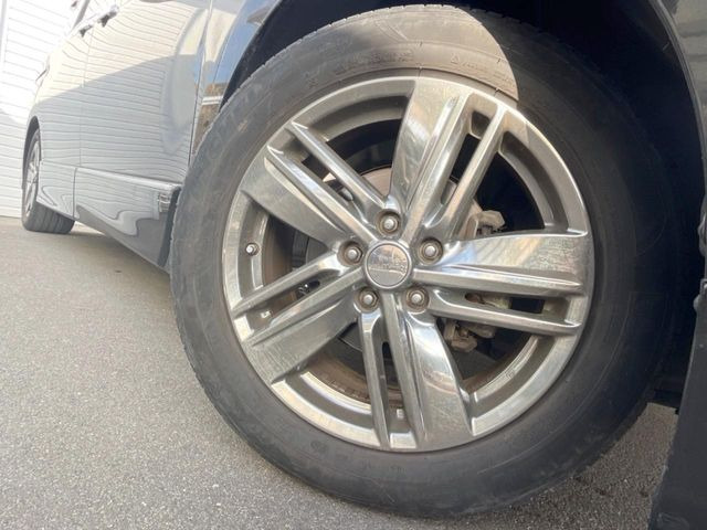 �y����18�C���`�A���~�z�C�[���z�O�ςɃ}�b�`���������A���~�z�C�[���𑕒����Ă���܂��B�e��ЊO�A���~�z�C�[����A�X�^�b�h���X�^�C�����戵�����Ă���܂��B���񂲑��k����������