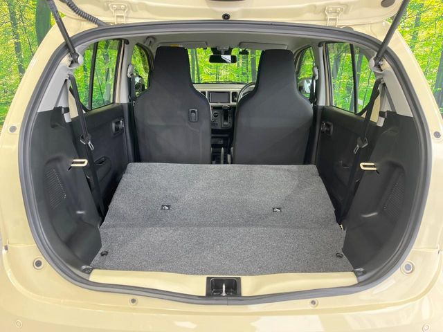 ���i�̂���������ʋ΁A���}���ɏ\���ȉ׎��X�y�[�X���m�ۂ��Ă���܂��B�Z�J���h�V�[�g��|���ƁA�傫�ȉו��̐ύڂ��\�ł���